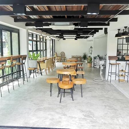 Stay Here Hostel Chiang Mai Dış mekan fotoğraf
